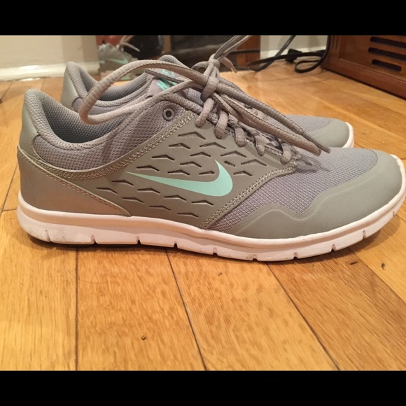 Nike sneakers 7.5