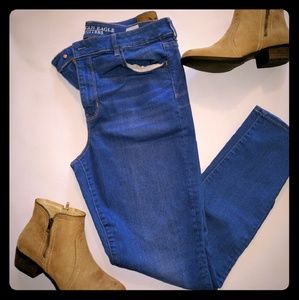 Medium Blue Wash Jegging Jean in a Long Length