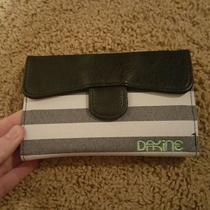 Dakine tri-fold wallet.