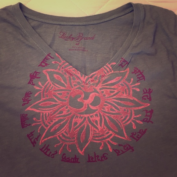 Lotus V-Neck Lucky Brand T