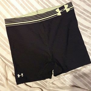 NWOT UNDER ARMOUR  SHORTS