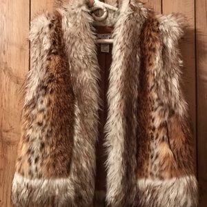 Cache faux fur vest