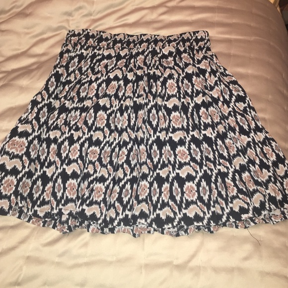 Brandy Melville Flowy skirt