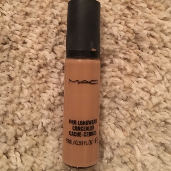 MAC Pro longwear concealer