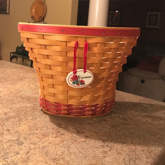 2002 May series. "Geranium" basket