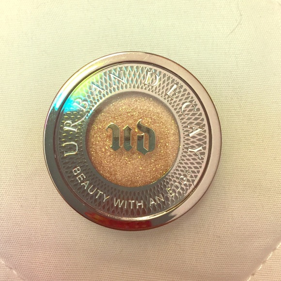 Urban Decay Shadow in Snatch