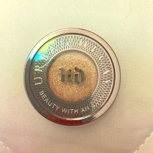 Urban Decay Shadow in Snatch