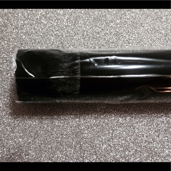BareMinerals Flawless Buffing Brush NEW - Picture 2 of 4