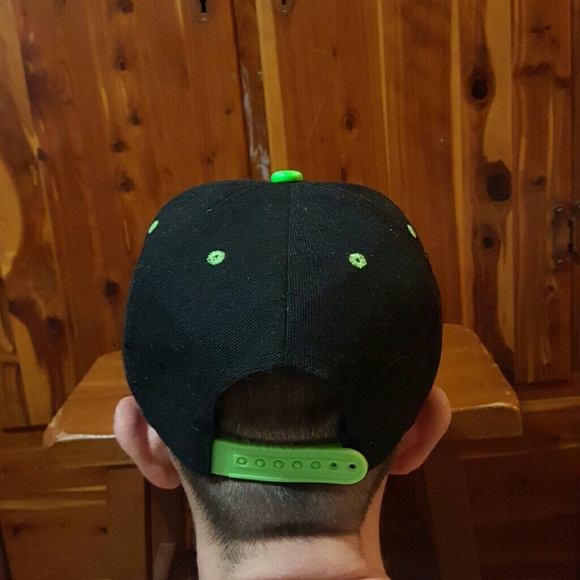 2 hats - Picture 4 of 4