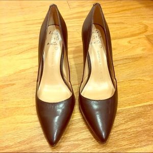 Banana Republic Classic Pointed Toe Pumps Banana Republic Classic Pointed Toe Pumps