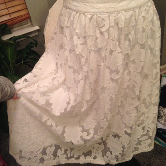White lace skirt midi