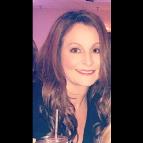 Meet your Posher, Mindy - Picture 2 of 4