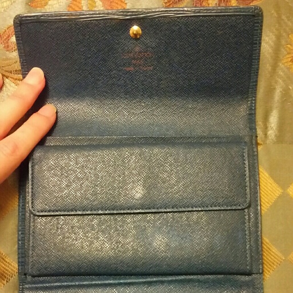 Authentic Blue Epi wallet - Picture 6 of 6