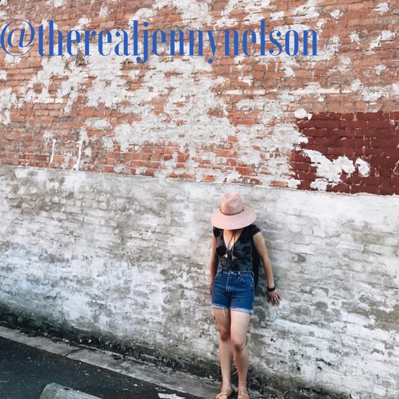 οΌ©οΌ§ @jennyannelson - Picture 2 of 4