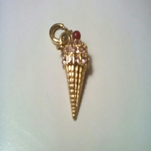 Monet Charm 80s Era - Picture 3 of 3