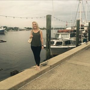 Meet your Posher, Ariana