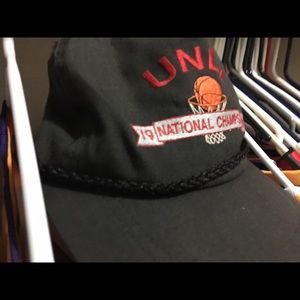 Reserved, throwback NCAA UNLV 🏀 Chip Strapback