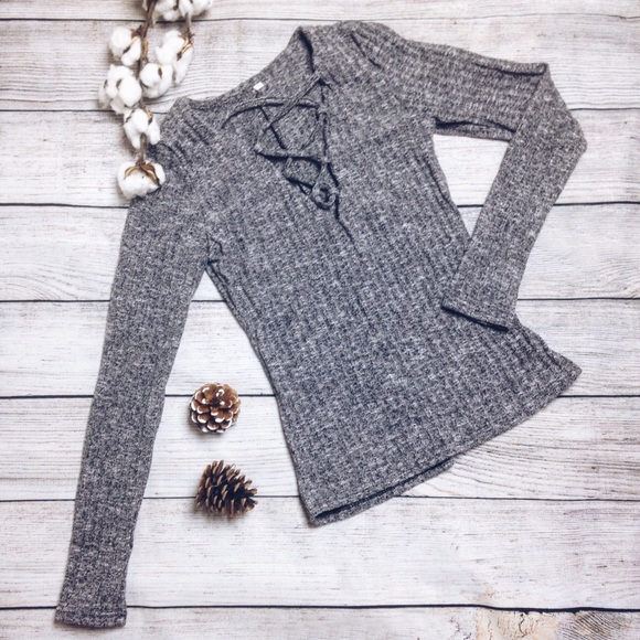 🎶Deep V neck Ribbed Shirt 📽 size S