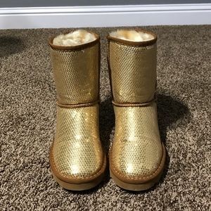 Gold sequince Uggs