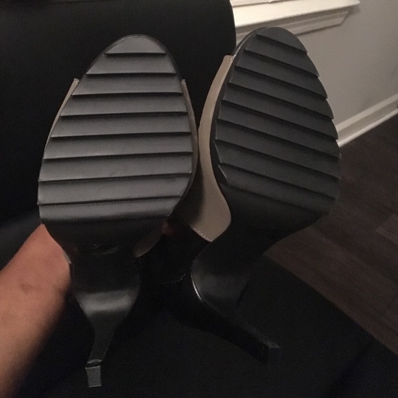 NWOT Hunter Green Heels - Picture 4 of 4