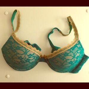 Green lace bra