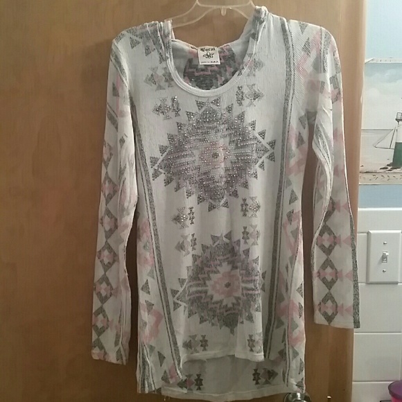 Cute hooded aztec top