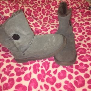 Gray BaileyButton Uggs