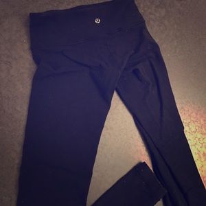 Lululemon black wonder under leggings size 4