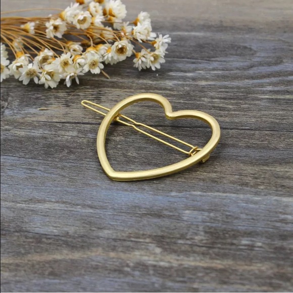 Heart Shape Gold Hair Clip ❤️. - Picture 2 of 4