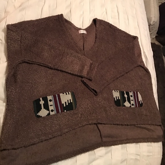 Brown fuzzy sweater w/ Aztec pockets