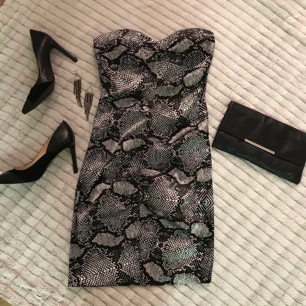 Strapless snakeprint dress