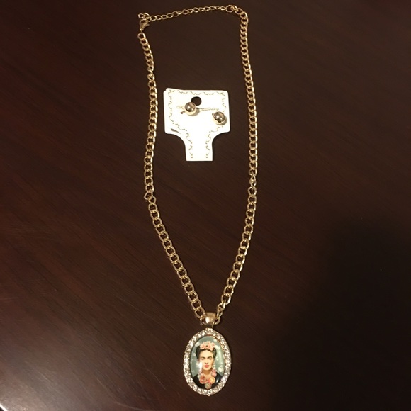 💰⬇️Frida Kahlo Necklace & Earrings - Picture 2 of 2