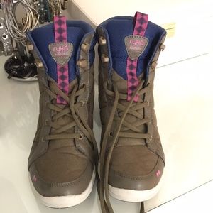 Ryka aurora quilted high top ankle booties