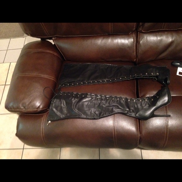 Knee high tie up boots - Picture 2 of 3