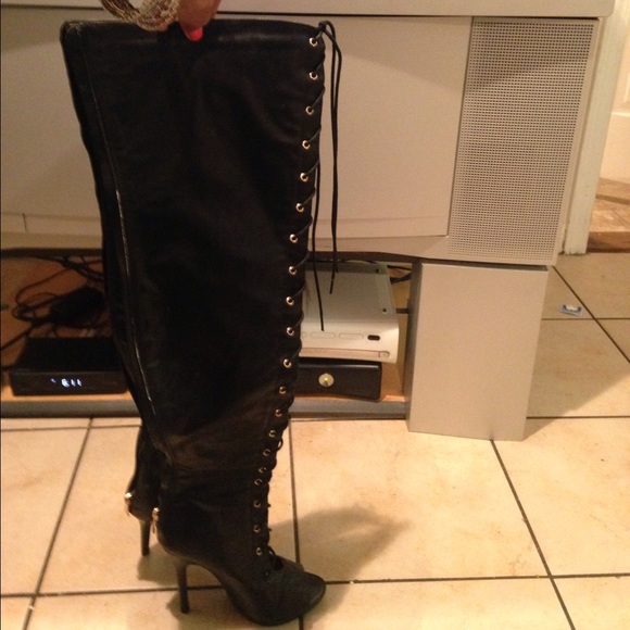 Knee high tie up boots - Picture 3 of 3