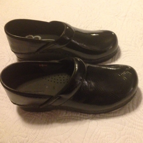 Black Sanita clogs