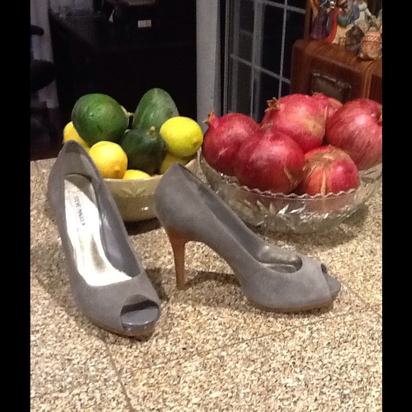 Steve Madden grey suede heels