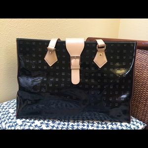 Arcadia Classic with tan leather contrast.