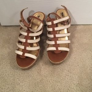 White and brown wedges