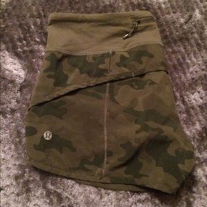 SOLD///Fatigue camo speeds size 6