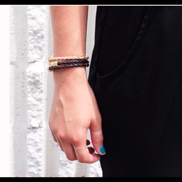 Black Half-United Honeybee Bracelet - Picture 4 of 4