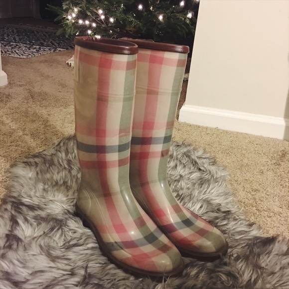 Burberry Shoes - ✨ Burberry Rain Boots - Multicolor Check