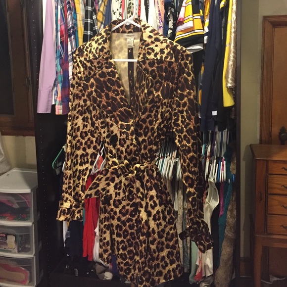 Vertigo Paris Jackets & Blazers - Vertigo leopard trench coat.  Size medium