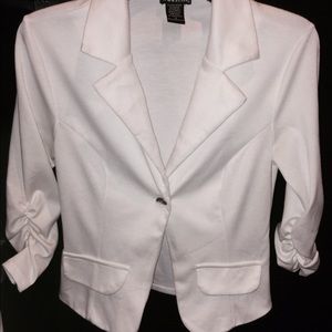 WHITE BLAZER
