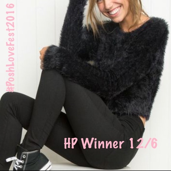 ✨NWT✨ Shaylaine Sweater~ Brandy Melville