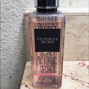 Victoria's Secret Love Me Fragrance Mist