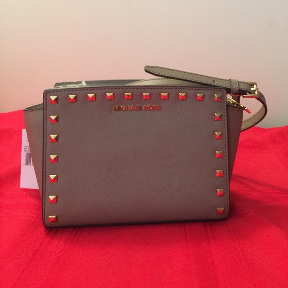 Michael Kors Handbags - Michael Kors Selma Stud Dune color crossbody