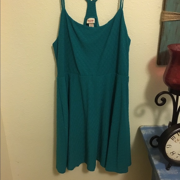 Green sundress - Picture 4 of 4