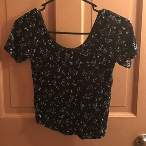⭐️SOLD⭐️ Super cute black floral Crop Top