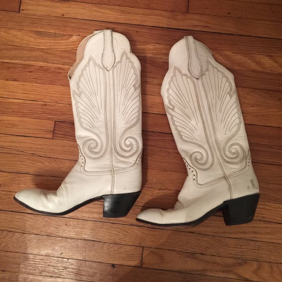 Vintage cowboy boots, white, size 5
